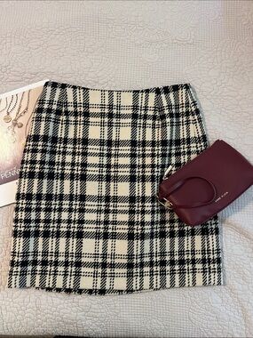 LIKE NEW, EDDIE BAUER, mini skirt, black and white, houndstooth, plaid, preppy